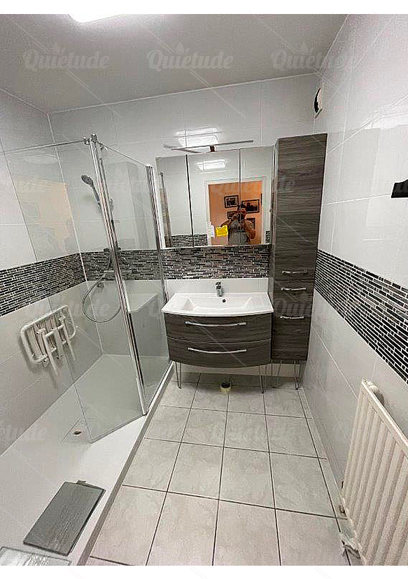 RÉNOVATION DE SALLE DE BAIN COMPLÈTE À SAINT-JUST SAINT-RAMBERS (42)