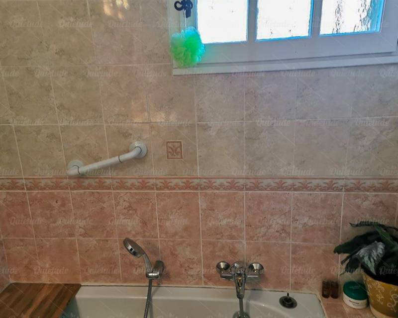 REMPLACEMENT D'UNE BAIGNOIRE EN DOUCHE SÉCURISÉE À CABRIÈS (13)