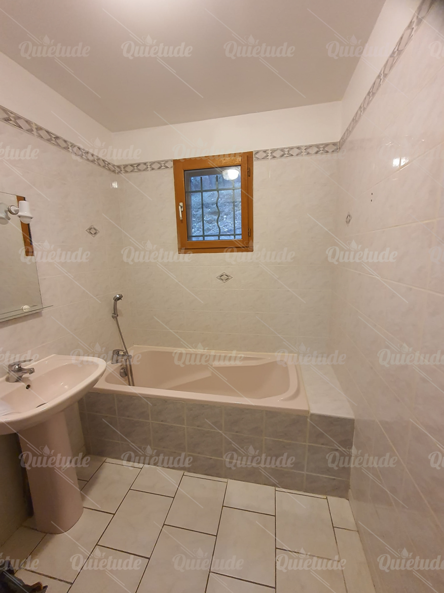 TRANSFORMATION D'UNE BAIGNOIRE EN DOUCHE SÉCURISÉE À AUBAGNE (13)