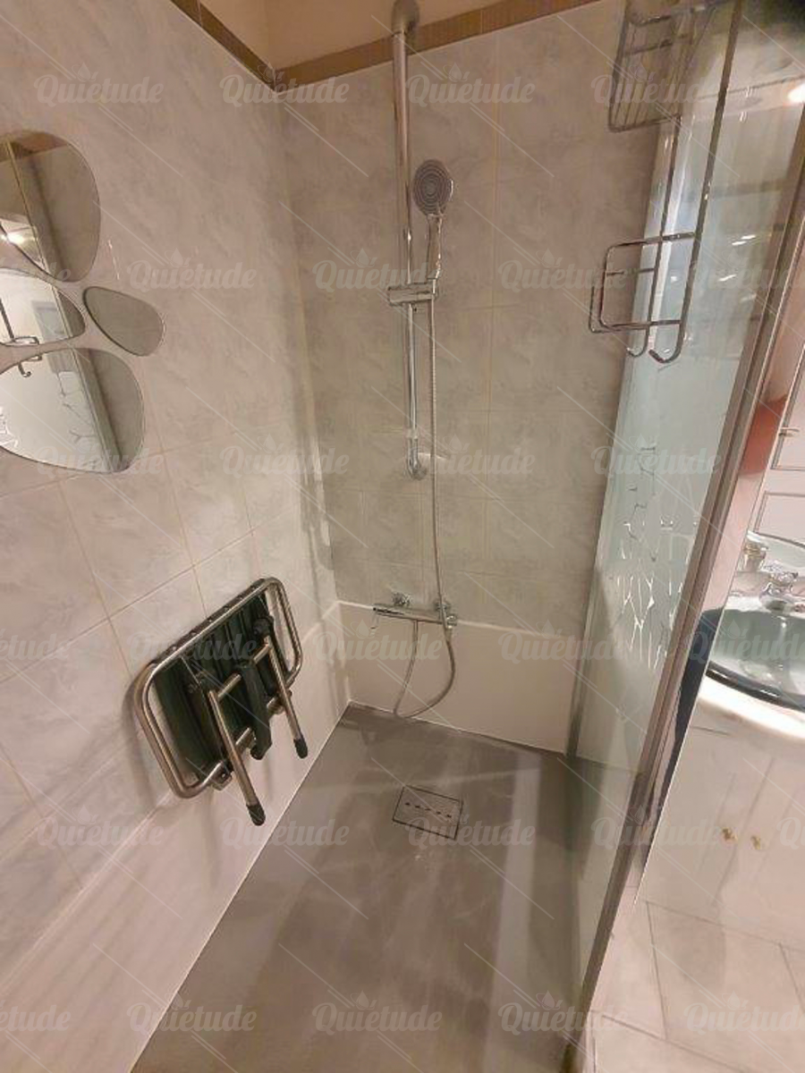 UNE DOUCHE SÉCURISÉE PERSONNALISÉE À MARSEILLE (13)