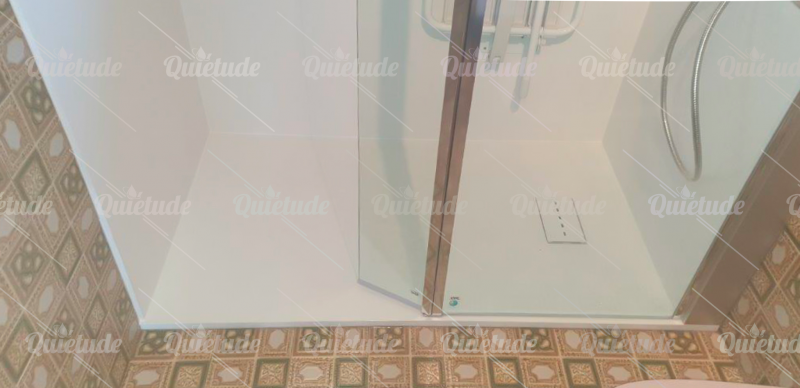 RÉNOVATION D'UNE BAIGNOIRE EN DOUCHE SÉCURISÉE À DUN-SUR-AURON (18)