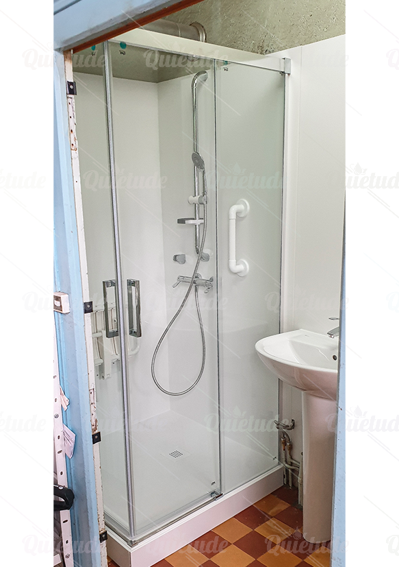 TRANSFORMATION D'UNE DOUCHE EN DOUCHE SÉCURISÉE À SAINT-AMAND-MONTRON (18)